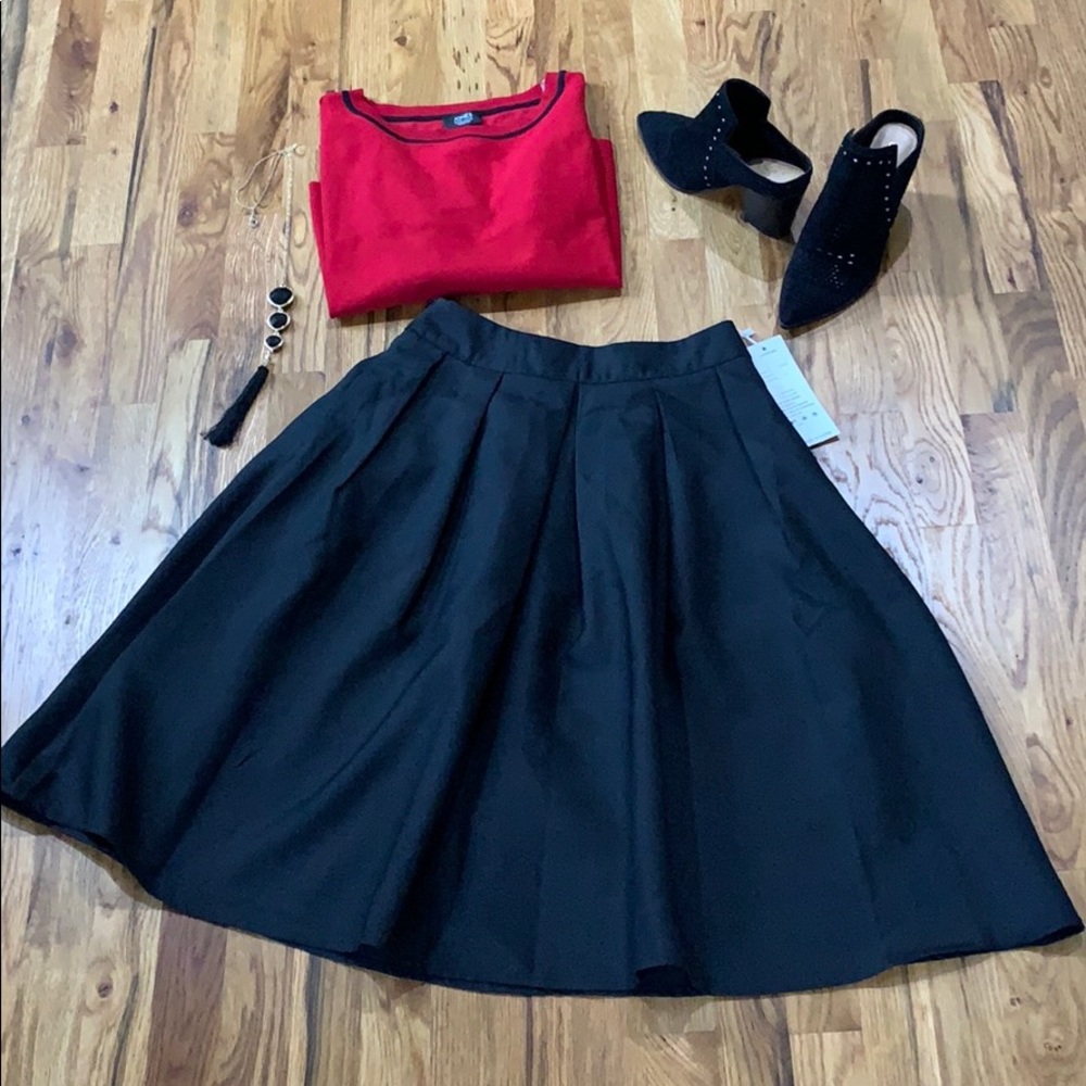 BNWT Face Face high waistline pleated skirt